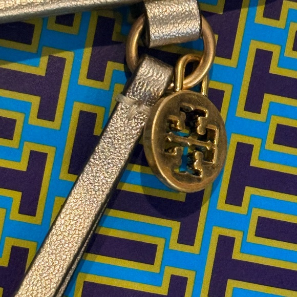 Tory Burch Gold Quilted Leather Fleming Card Holder - Picture 3 of 4